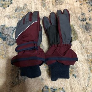 Children’s Place youth ski gloves